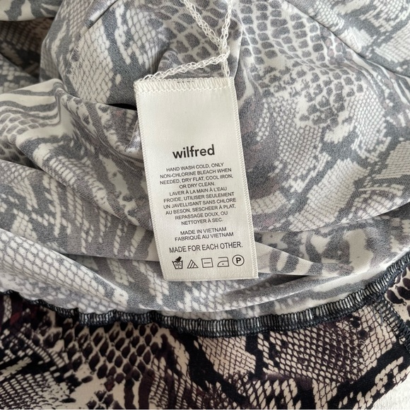 Aritzia Only Turtleneck - Picture 5 of 6